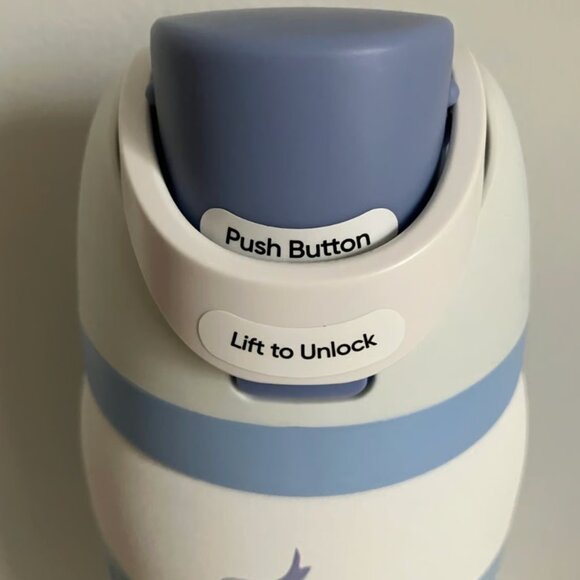 Brand-new Owala FreeSip 32oz Water Bottle in the Tied & True Blue Bows - Picture 2 of 4